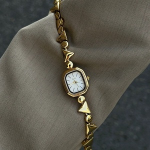 Reloj de Mujer con Estilo de Lujo Discreto - Product Image 1