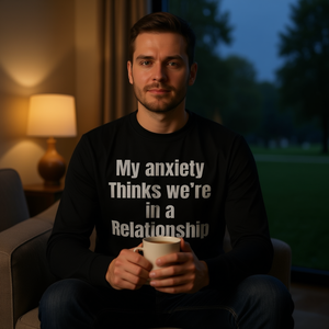 Mi Ansiedad Piensa Que Estamos En Relación Camiseta de Manga Larga Conciencia sobre la Salud Mental - Product Image 1
