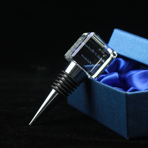 Bouchons de vin en verre cristal de haute qualité Bouchons de vin personnalisés Bouchons de bouteille en cube pour les souvenirs d'affaires - Product Image 2