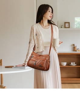 กระเป๋าคุณแม่คนใหม่ กระเป๋าหนัง PU นุ่มหลายช่อง ดีไซน์เรียบหรู ซิปโพลีเอสเตอร์ กระเป๋าสะพายข้าง แทนจิง - Product Image 6