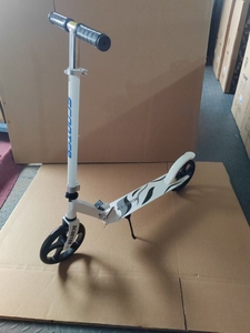 Trottinette pliable à <span class=keywords><strong>prix</strong></span> abordable pour enfants, trottinette de stunt personnalisée à grandes roues et LED pour jeunes - Product Image 3