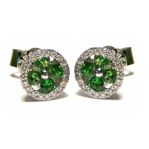 Boucles d'oreilles clous en or blanc 18 carats avec tsavotine et grenat vert, excellent choix pour les femmes, mariage, anniversaire, fête - Product Image 1