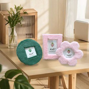 Cadre en peluche pour la première photo de bébé Nom et date personnalisés Décor de pépinière Bordure moelleuse Cadre photo 4x6/4x4 pouces - Product Image 4