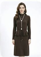 Robe Midi Moulante Femme Automne de Haute Qualité en Laine Acrylique avec Gilet Superposé à Col Semi-Montant et Ourlet Volanté à Taille Cordonnée