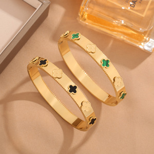 Nueva Pulsera de Acero de Titanio Chapada en Oro para Mujer, Brazaletes de Moda Versátiles e Incoloros, Joyería de Pulsera de Oro de 18K - Product Image 1