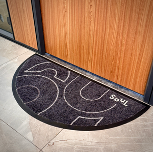 Tapis d'<span class=keywords><strong>entrée</strong></span> de luxe personnalisé en nylon écologique, antibactérien, imperméable, imprimé sur mesure pour les hôtels, les bureaux, les bâtiments gouvernementaux - Product Image 1