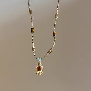 Collier géométrique rétro en résine marron Maillard, pendentif en pierre œil de tigre vintage pour femme, bijou esthétique, cadeau - Product Image 4