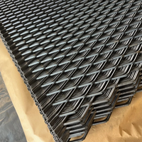 Grille métallique expansée en acier à faible teneur en carbone, épaisseur 1,5-6 mm, pour passerelles, sols de sécurité industriels et panneaux de marches d'escalier - Vente en gros