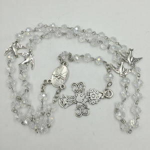Chapelet catholique à 59 perles en verre de cristal transparent, cinq décades, avec motif colombe blanche et Saint-Esprit, et crucifix - Product Image 2