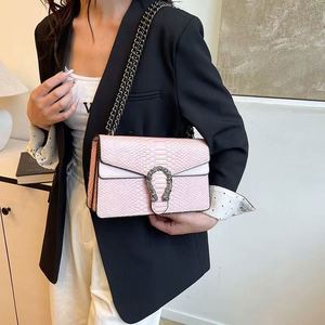 High-quality PU <b>Material</b> Handbag. Luxurious Designer Handbag. With Chain Decoration.8905 - Product Image 4
