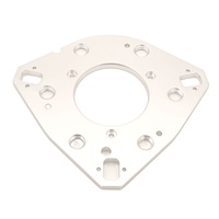 Plaque adaptatrice triangulaire en aluminium argenté usinée sur mesure par CNC avec trous de montage multi-positions pour l'automatisation industrielle