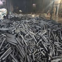 Charbon de bois en briquettes de sciure de bois au design innovant, prix usine, facile à allumer, sans étincelles, directement de l'usine au Vietnam.