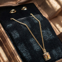 Vente en gros à faible MOQ, logo personnalisé, ensemble de bijoux plaqué or 18 carats, style rétro français, zircon, collier et boucles d'oreilles, pour boutiques et vente au détail.