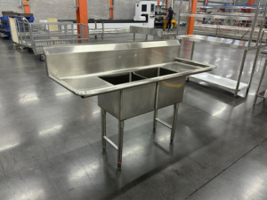 Fregadero Comercial de Acero Inoxidable de Dos Compartimentos con Escurridores Izquierdo y Derecho, Estación de Preparación y Lavado - Product Image 2