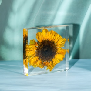 OEM Resin Sunflower Paperweight Handmade Dried Flower Resin Craft Desktop Decoration Souvenir <b>Gift</b> for Holiday Promotion - Product Image 1