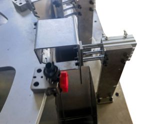 Máquina de Ensamblaje automático de válvula de aerosol multiestación con alimentador vibratorio - Product Image 5