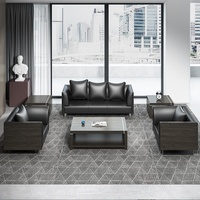 Canapé de bureau moderne en cuir avec table basse pour la réception, les loisirs, les réunions d'affaires pour le salon de l'appartement
