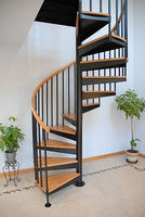 Escalier incurvé moderne en acier inoxydable / Escaliers circulaires résidentiels en bois massif / verre / acier Escalier PRIMA en métal pour extérieur