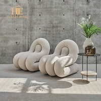 Fauteuil lounge moderne en peau de mouton fait main, style mid-century, avec housse amovible – Design capitonné durable pour hôtels, maisons et clubs