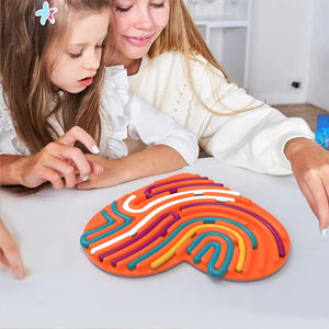 Jouet sensoriel personnalisable en forme de cœur en silicone de qualité alimentaire, 12 cordes, casse-tête, anti-stress pour enfants et adultes, 10*12,5 cm - Product Image 3