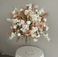 Bouquet de fleurs artificielles rouge et vert de style campagnard pour centre de table de mariage