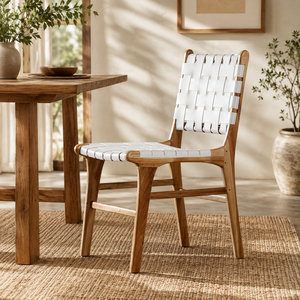 Fabriquée en bois de teck de qualité supérieure, cette chaise offre une robustesse fiable, un confort et un charme naturel sophistiqué. - Product Image 1