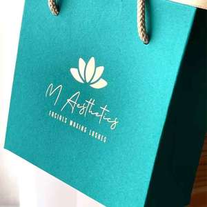 Bolsas de Papel Clásicas Personalizadas con Impresión UV y Asa de Seda para Relaciones con Antiguos Alumnos, Graduaciones y Reuniones Familiares - Product Image 4