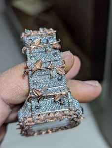 Montre en acier inoxydable de luxe avec diamants étincelants, design classique glacé pour hommes et femmes, quartz premium moissanite - Product Image 4