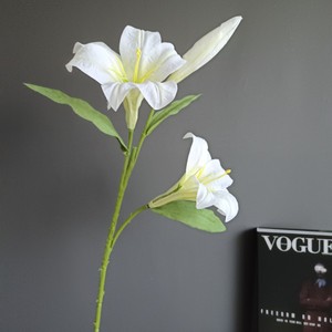 Vente en gros de fleurs de lys en soie de haute qualité, populaires, pour la décoration de mariage et de la maison - Product Image 2