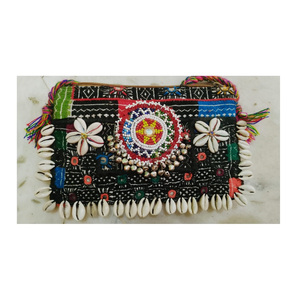 Pochette élégante en tissu Banjara de style Boho de la boutique en ligne de Jaipur pour les occasions de soirée - Product Image 6