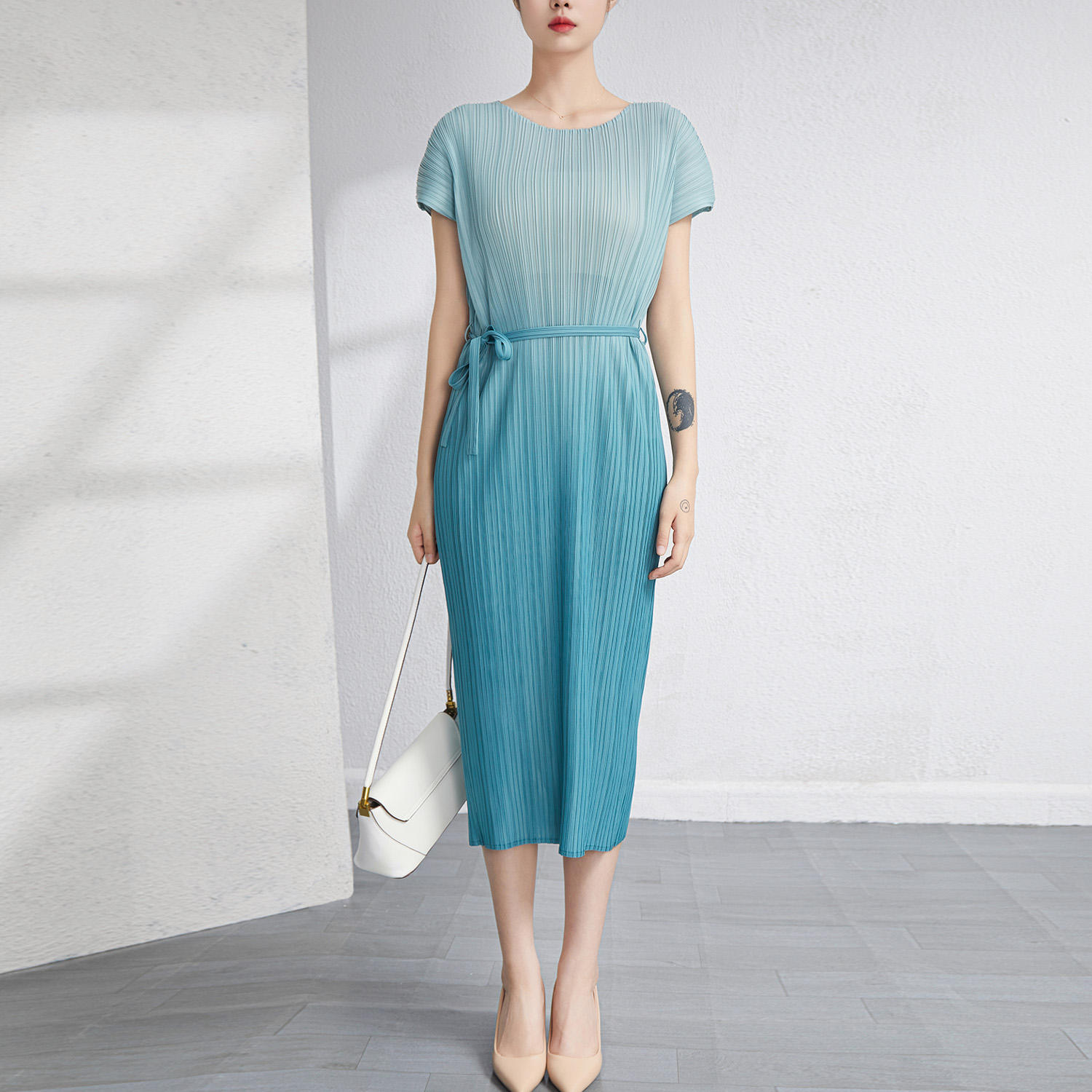 มีสีเขียวขุ่น