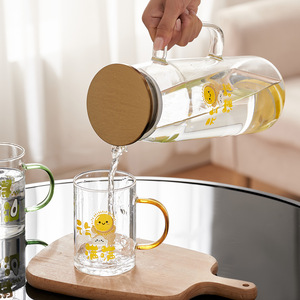 ชุดเหยือกน้ำแก้วลายการ์ตูนพร้อมแก้วมีหูจับ สำหรับใช้ในบ้าน งานปาร์ตี้ คุณภาพสูง เหมาะสำหรับห้องนั่งเล่น - Product Image 5