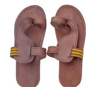 Pantuflas Planas de Cuero Genuino Hechas a Mano Étnicas de Uganda con Suela de PU, Zapatos Cómodos para Interiores y Exteriores, Disponibles en Existencia - Product Image 4