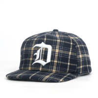Casquette de papa de haute qualité à 5 panneaux avec visière légèrement incurvée et logo brodé, casquette non structurée