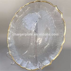 Elegantes Platos Base Decorativos Blancos con Borde Dorado y Perlas - Product Image 5