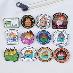 Broche de aleación con diseño de cesto de basura de bola de fuego de dibujos animados, estilo europeo y americano, con cita en inglés, para ropa y mochilas - Product Image 4