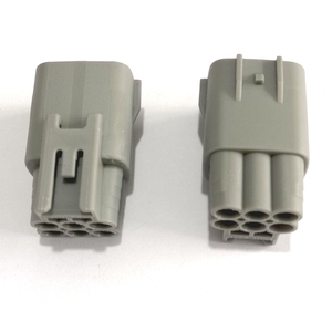 Connecteur étanche pour voiture DJ70613Y-2.2-11/21 adapté au connecteur de fil à 6 broches du phare de Toyota Camry - Product Image 4