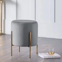 Tabouret rond en velours tufté de luxe, peu encombrant, repose-pieds, pouf avec pied en métal pour le salon