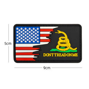 Parche de PVC de goma suave con gancho, diseño de bandera americana de serpiente de cascabel 'Dont Tread on Me' - Product Image 1