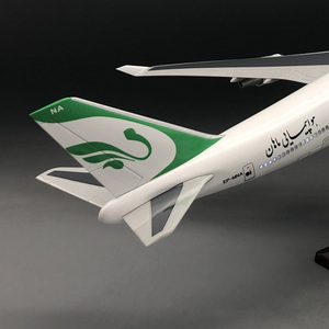 Modelo de Avión de Resina Boeing 747-400 de <span class=keywords><strong>Mahan</strong></span> Air a Escala 1/150 de 47 cm con Cabina Abrible y Luces LED - Product Image 2