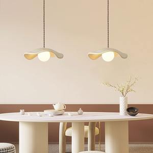 โคมไฟแขวนร้านอาหารสไตล์นอร์ดิกสีครีม โคมไฟข้างเตียงห้องนอนสไตล์โมเดิร์นวาบิซาบิ โคมไฟมินิมอลสร้างสรรค์ - Product Image 4