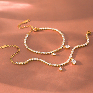 Pulsera Impermeable de Acero Inoxidable Chapada en Oro de 18K con Colgante de Corazón de Zirconia en Forma de Lágrima para Mujer - Product Image 4