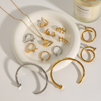 Boucles d'oreilles clous en strass, bagues ouvertes et colliers Gaovo Niche Design pour femmes, bijoux en acier inoxydable et titane