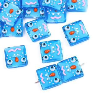 Goma de mascar pintada a mano, cuentas esmaltadas con sonrisa de 20mm, cuentas cuadradas de cristal de Murano con agujero recto para la fabricación de joyas - Product Image 1