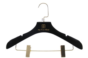 Cintre pour <span class=keywords><strong>robe</strong></span> en velours noir 2025 Offres Spéciales avec logo personnalisé et cintre floqué <span class=keywords><strong>de</strong></span> magasin <span class=keywords><strong>de</strong></span> marque <span class=keywords><strong>de</strong></span> couleur pour salon - Product Image 2