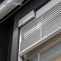 Porte coulissante en aluminium multi-voies RICHOCEAN avec stores intégrés, contrôle de la confidentialité, triple vitrage, portes coulissantes pour balcon