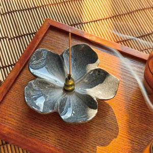 Bruciatore di Incenso in Ceramica Floreale Stile Cinese Retrò, Ecologico con Funzione Anti-Odore per Legno di Sandalo - Product Image 1