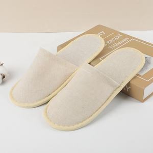 รองเท้าสลิปเปอร์โรงแรมแบบใช้แล้วทิ้ง ผ้ากำมะหยี่คอรัลยูรี คุณภาพสูง ราคาถูก ขายส่ง อุปกรณ์ในห้องน้ำราคาประหยัด - Product Image 2