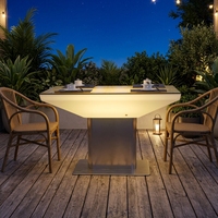 Table Basse Carrée Moderne en Plastique Lumineuse à LED – Mobilier de Bar Créatif pour Hôtels et Espaces de Divertissement Décontractés