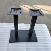 Table avec pieds en fer, revêtement en poudre, style minimaliste moderne, décoration de salon, meubles de style naturel, hôtel